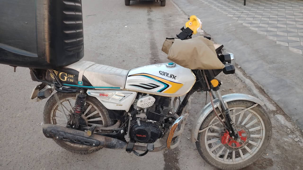 سلام عليكم
دراجه ايراني للبيع 2026
محرك ضاغطه وزنجيل (دهنها امزويل) وياها صندوك و حامل تليفون و درع
ماشيه 5100 الدراجه كلشي مابيها نكره سلف اوراق كلك اكفلك من سرقه و من العشاير سويج واحد  سبب البيع رح اشتري دايوان
السعر 825 وبيه مجال بسيط مال جيه
مكاني الشعب حي التجار
***********
