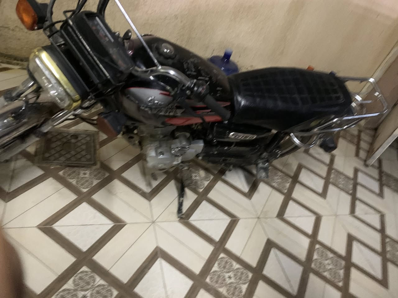 سلام عليكم دراجة للبيع نوع سيفان موديل 2021دراجةًنضيفة كلهة شغالة شاير سلف هندر مكينة خير من الله وراق كاملة 
سعر 375 وبيهة مجال 
عنوان ديالى شهربان 
رقم ‭٠٧٧٢ ٤٩٦ ٥٨٥٠‬
