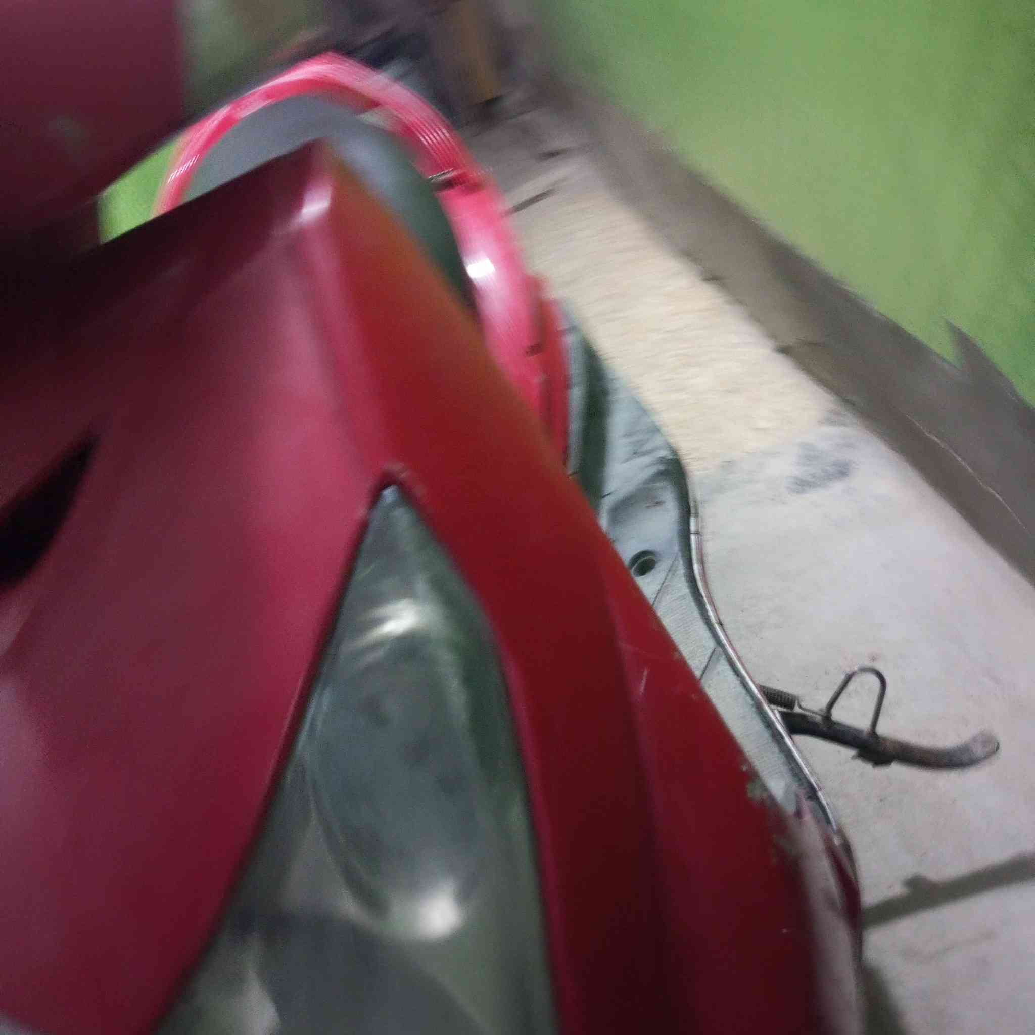 السلام عليكم
إخوان فحل بلاديه من الطول الطول كفر بلادي لون لحمر جارد مختم كابريتر مال حاويه تأير خلفي وويل خلفي جدد باتري جديد 
نقصها فقط شغلتين غيرهن تجي تعتب عليه 
كلچات تعبانه 
وستاند تعليك مبيها
بيع او مراوس 
***********
متوفر ماسنجر وواتساب
