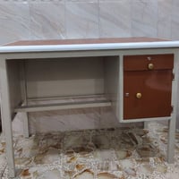 ميز مكتب • مستعمل • نظيف