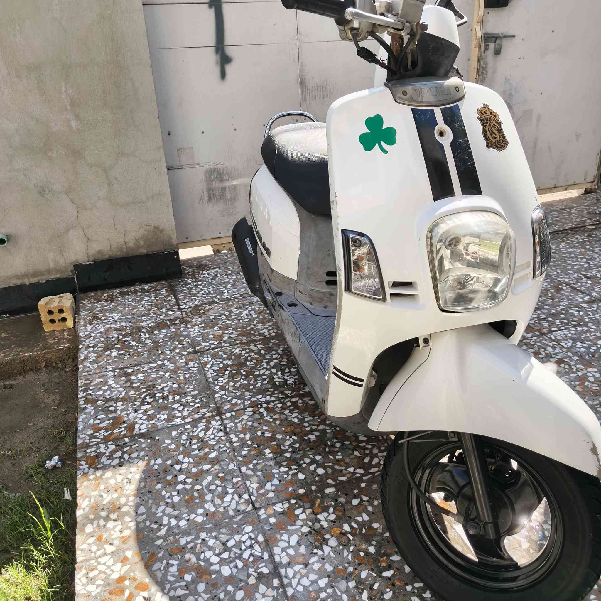 بوليس 2008جديده بمعنى الكلمة
ختم مكينه وكفرات وداخل وشاصي 
ماشيه 5900 خمسة آلاف وتسعمائة فقط 
مكفولة كفاله عامه طالعه من الوكيل 12/27صارله شهرين 
مكاني الحله نادر الثانيه ***********
ب 1100 مليون وميه وبيع مجال
