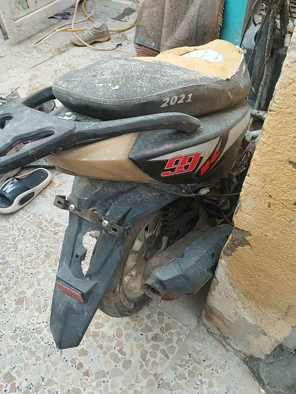 دراجه شغاله بس متروكه نبيع كوم حديد السعر60000الاف  اتصال ***********
