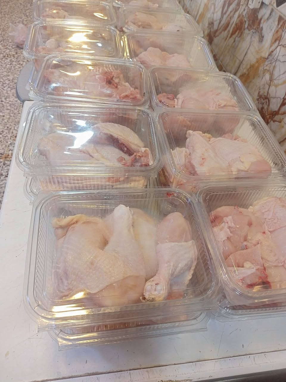 السلام عليكم زبائننا الحلوين ❤️❤️

#وجبة اليوم 🐔🐔

يوجد لدينا دجاج ذبح عراقي مسموط كامل

افخاذ دجاج  ب 6,000 ألف 
صدر دجاج    ب 6,000 ألف 
اجنحة دجاج ب 6,000 ألف 
ارگاب دجاج   ب 2,500 ألف 
حواصل دجاج ب 6,000ألف 
كبدة دجاج     ب 7,000 ألف 

يوجد دجاج من وزن كيلوين الى وزن 3 كيلو ونص 
يعني شتريد متوفر دجاج ناعم دجاج خشن كلشي موجود 
ماعليك بس تتصلون واحنا نجيك لباب البيت 
دائمآ نسعى لخدمتكم وارضائكم شغلنا وترتيب ونظافة بس يمنا راح تشوفها 

#دجاج 🐓 محلي رقم واحد
 
العنوان :ديالى_ بعقوبة كاطون الرحمه قرب مدخل الرحمه 
مقابل جمعية أبو عزوز

#يوجد توصيل لجميع مناطق بعقوبة (2 ألف دينار)

❤️للحجز والاستفسار
رقم الهاتف 
***********:عثمان 
 ***********:براء
