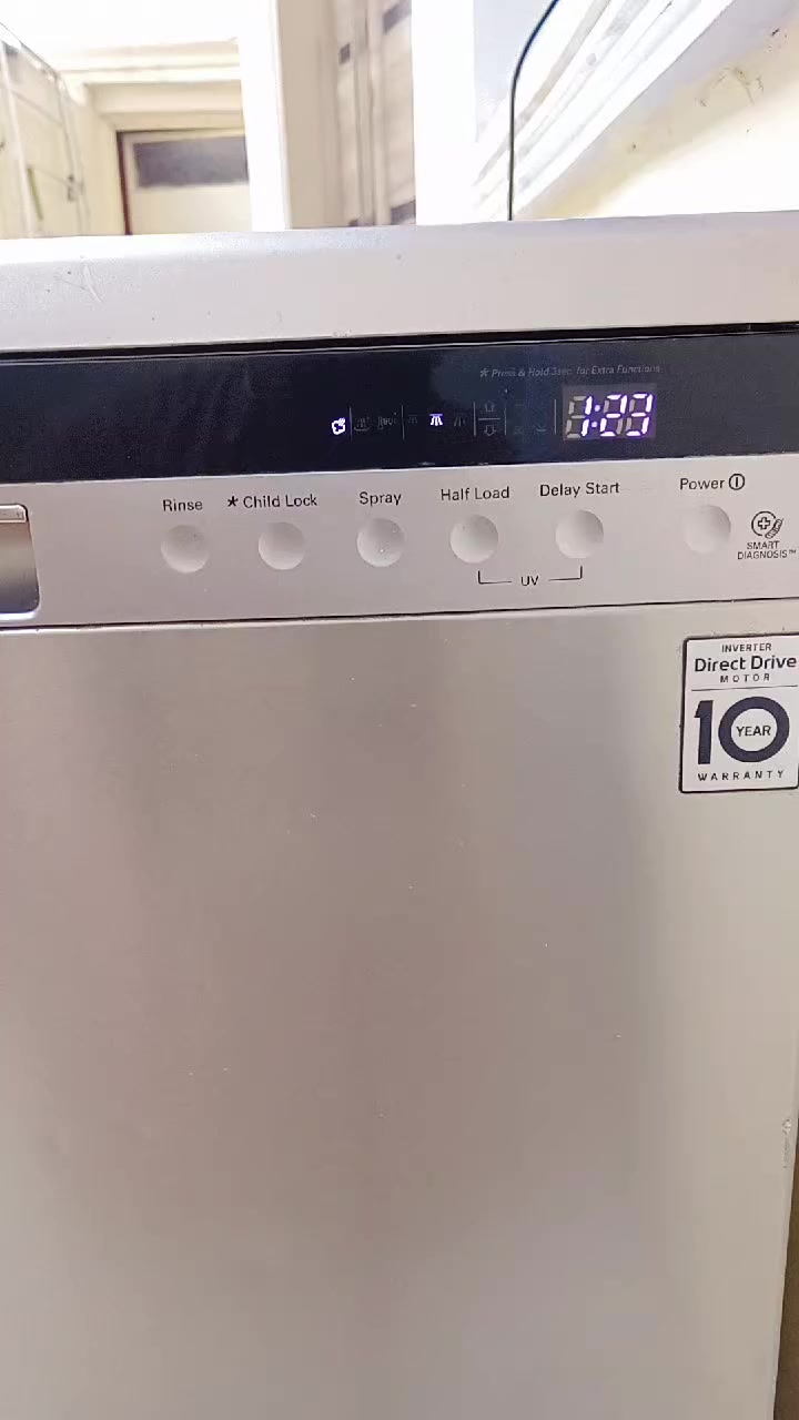 السلام عليكم 
للبيع غساله صحون نوع LG  سبع برامج حديث نظافه 100/80رقم الهاتف واتساب ***********
