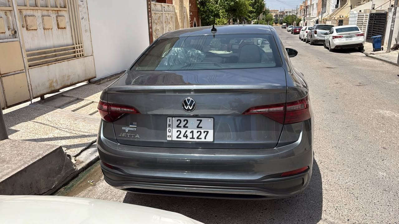 Jetta 2024 S Sport 
ماوەی ڕۆشتن ٤٢،٠٠٠ کم 
چوار پارچە کلێری ئەمریکا 
بەبێ داخلی و بەبێ ئێرباگ 
داخلی و ئێرباگ بوڕغی بانەدراوە 
سەقفی تۆزەک شەپۆلی هەیە 
باقی سەیارەکە دەعامی لۆ دەعامی بەشەرت 
مەکینە ١.٥ تۆڕبۆ 
گێچ ئەلیکترۆنی 
ئاوێنە کارەبایی 
کوشینەکانی پێشەوە هیتەرە 
نرخی ١٣٨$ وەرەقە و مامەڵە
شوێن هەولێر 
***********
عربي 
🚗 جيتا 2024 (Jetta S Sport)
السعر: 138 ورقة ($13,800) وبيه مجال ومُعاملة
الموقع: أربيل
📌 تفاصيل ومواصفات السيارة:
المسافة المقطوعة: 42,000 كيلومتر.
المحرك: 1.5 توربو (1.5 Turbo).
الشاشة/العداد: كيج الكتروني (ديجيتال).
المرايا: تحكم كهربائي.
الكراسي: تدفئة بالكراسي الأمامية (هيتر).
🛠️ حالة البودي والفحص (بشرط الفحص):
الصبغ: 4 قطع كلير بأمريكا (بدون صبغ داخلي).
الإيرباج: سليم 100%، الإيرباغات والداخلية ما مصلحة ولا ملعوب بأي برغي.
ملاحظة البودي: السقف بيه شوية موجات خفيفة (شەپۆل).
باقي السيارة: بشرط الدعامية للدعامية (مكفولة من كلشي).
*********** أربيل, العراق
