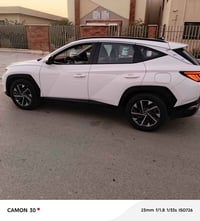 توسان 2024 خليجي سيارة بيها صبغ ركن الدعاميه ماشر عليه رقم انكليزي جدي...