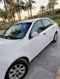 سوزوكي فورنزا موديل 2004 لون ابيض رقم بغداد سياره رقم انكليزي هزه جديد...