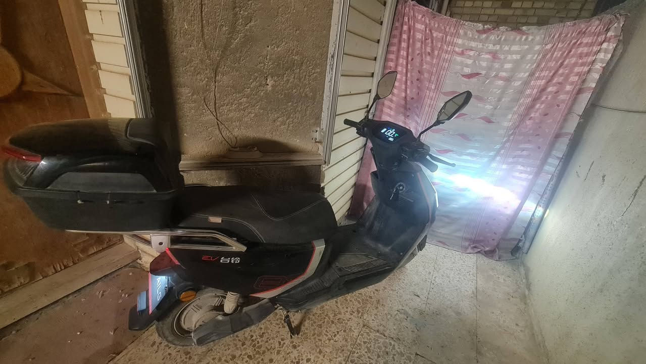 دراجة شحن نوع TAILG دراجة جديدة ما صارلها سنة من ماخذها بطاريات جديدة عدد ٦ شحن الدراجة ٤ إلى ٣ ساعات تمشيك ٣٠ إلى ٤٠ كيلو
عداد السرعة ٥١ 
هورن شغال 
اشاير 
مري 
سويج عدد ٢ 
شاحنة 
خوذة
جهاز إنذار 
كله شغال 
المكان النجف 
السعر 500 
للإستفسار الاتصال على الرقم ***********
