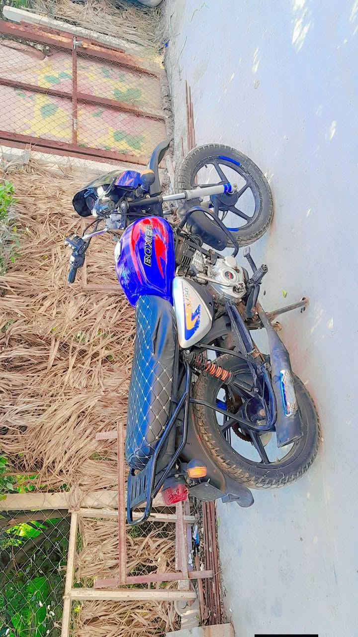 بوكسر موديل ١٧ اوراق اصوليه ٦ ورقات دراجه كامله مابيها نقص كهربائيات كله شغاله فقط السلف واكف السعر ٦٥٠ المكان بعقوبه الهويدر ***********
