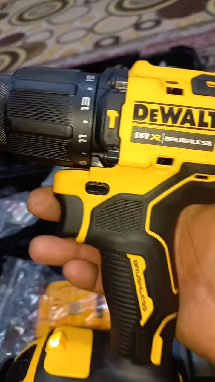 البيع جديد لوك كامل دبل بطارية مع شاحنه  مع جنطه   سعره  275 الف  رقم بي واتساب  ***********
