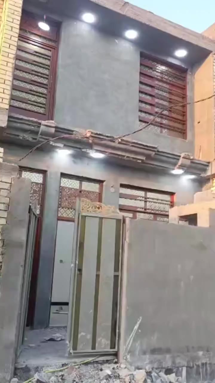 طابق ونص كامل بناء جديد وجاهز السكن فارق حالين مساحة 92

العماري مقابل مدارس قطاع 6 سند 25 

سعر 48 وبي مجال الشراي 

كامل وياء كيزر وتانكي وماطور جدد هديه مع البيت 

قريب ع شارع العام 

***********
