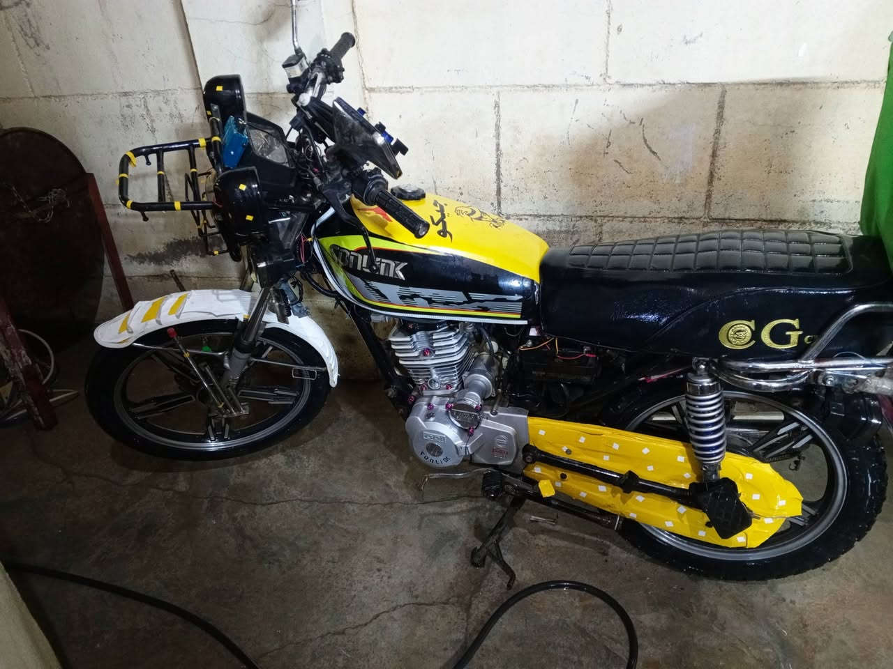 سلام عليكم دراجه سيفان موديل 20 باب اول وزن ثقيل نضافه خير من الله كهربائيات شغاله محرك ماشالله اخرس وشكلها احلا من الصوره سعر خاص او واتساب ***********
