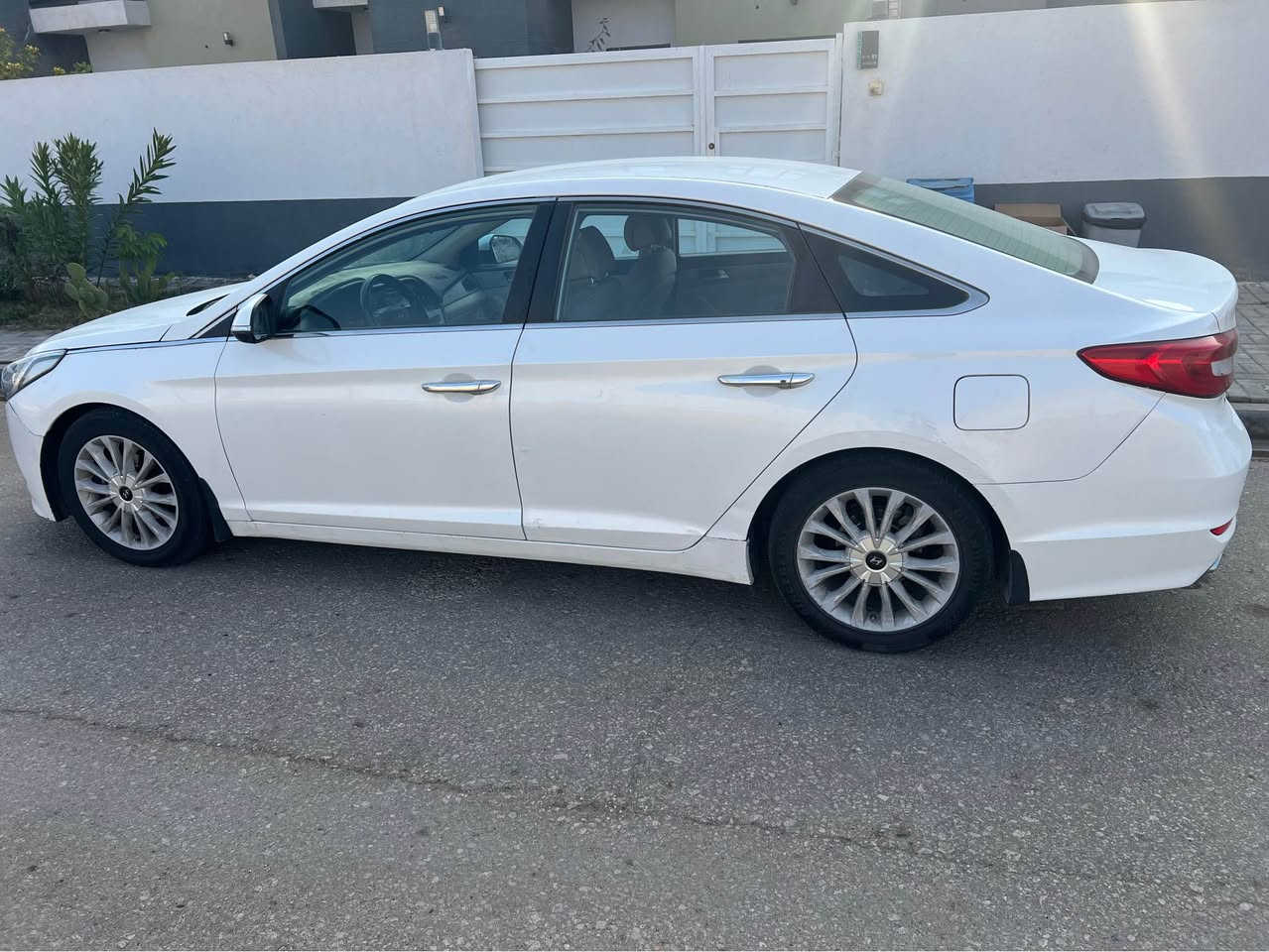 السلام عليكم
سوناتا خليجي 2016 للبيع 
نص فول رقم اربيل 
تبريد قطعتين/حساس خلفي+كامره خلفيه
3 انضمه قياده/ كشن كهرباء/محرك2400/
كروس مثبت سرعه/اشاير مري/
مبدل بيها قطعتين
مكان السيارة النجف الاشرف 
*********** النجف, العراق
