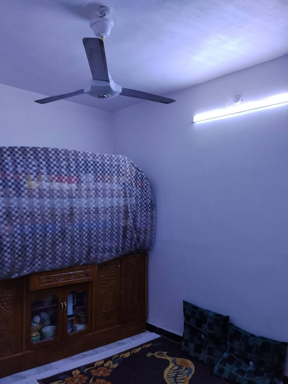 سعر مناسب وارقى شارع عرضه 10 مترات ومستحيل تحصل بيت بهذا السعر 🔥🔥 وبناء 2025
🔥 بسعر 145 🔥 والشراي يجي يشوفه وبي خير ويدلل 
بيت للبيع 104م طابقين ونص الواجهه6.40 والنزال 16.25 مدخلين 
غرف نوم  عدد 4 
واستقبال 
ومطابخ 2 
وصحيات 4 
وحولي 2
 بناء حديث خلاط دوش دفن ونظام سبالت بوكسات وتقطير والواجهة طلس وكوبلنات كامل ماعدا تطبيك الدرج وسخانات عدد2 وماطور ماء عدد 2 وتانكيات عدد 4 ابو 1000 لتر وتأسيس نظام الكاميرات وانترنيت وستلايت والشبابيك ألمنيوم والابواب حديد تفصال 2 ملم والسطح شتايكر وفلين ولبخ ونثر المنور والستارة من الداخل  للعلم البيت قريب ع شارع الضغط الخطيب الزراعي بشارع الرسول الاعظم بكاع حميد العويني للاستفسار
***********
بناء 2025
