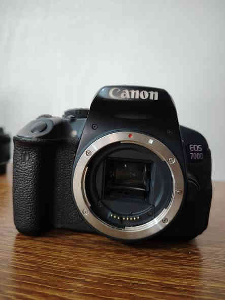 كامرا كانون 700D
ملاحظه/كامرا المس شاشه قلب حساس تكدر تخلي الوجه وردي بيه تعديل داخلي كلش قوي مقاومه الصدمات كامرا كلش قويه عالية دقه فيديو HDالي ياخذه باعافيه عليه تعال سوالفك شنو وياها 👇🏻👇🏻

زوم رياضي 70-300سيگما نظافه 85٪📽

عدسه 50mmالغنيه عن تعريف فتحه 1.8 نظافه 100%🎥

جيلاتين حمر 📷
شاحنه 🔌جديده 
بطاريه عدد 2🔋
جنطه صغيره 
حزام كتف 🎗
نقل صور 📸

كل هذا 500الف ماتلكه هيج سعر ابد باعافيه ع ياخذها 

مكاني الديوانيه 
يوجد توصيل جميع المحافظات العراق توصيل عليك 😚❤

***********
