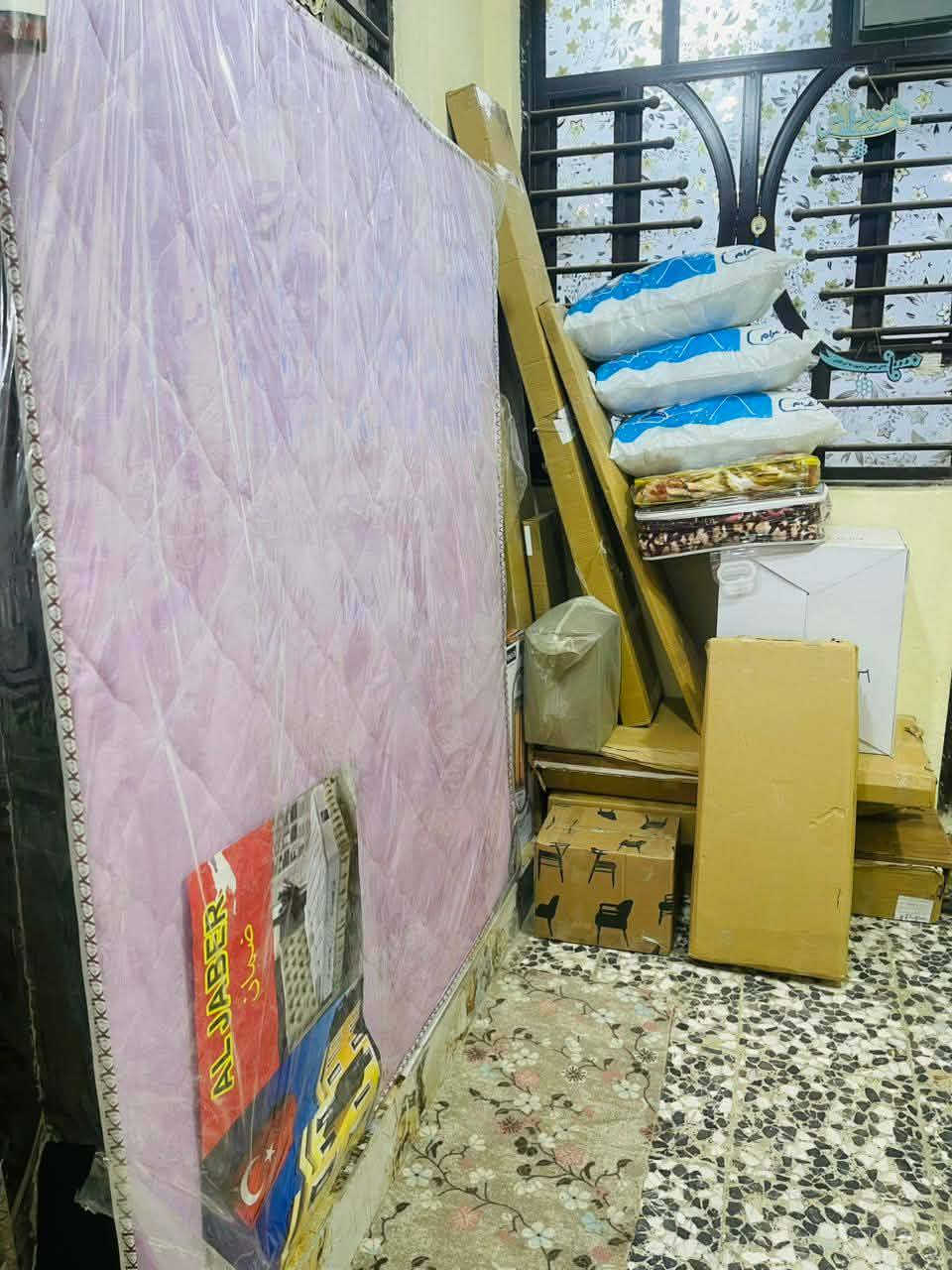 غرفة تركية للبيع نفس الفديو بلضبط بعدها بلكراتين وياها دوشك جرباية وبطانيات ومخاد وصوبة السعر 1300 وبيها مجال للشراي حلة ثورة قرب جامع مرجان *********** رقم بي واتساب
