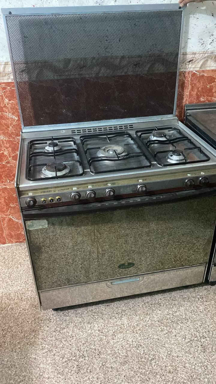 طباخ كريازي مصري بلادي استيل نضيف عال شركه 300وبي مجال كله عال شغل ***********
