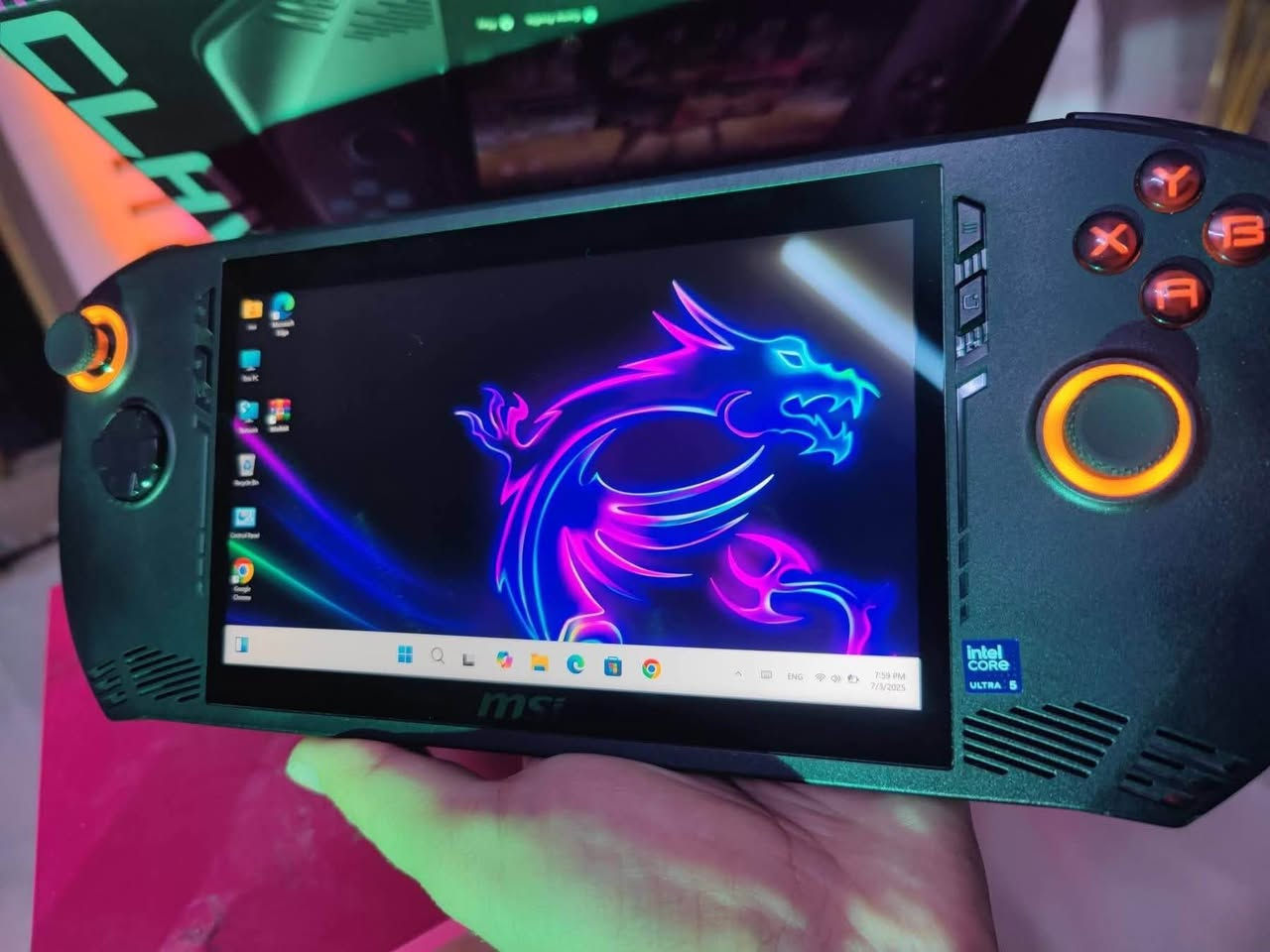 السلام عليكم شباب 
كونسول الكيمنك الاحترافي من Msi ال Claw A1m

جهاز بالكارتونه كامل مكمل بدون اي نقص مع درع اصلي ولاسق هديه

شاشه بمعدل تحديث 144هرتز الوان 100%SRGB

جهاز نسخه ultra 5H 
الجيل الخامس عشر من H الاحترافي و الموجود في تابلتات السورفس الاحترافيه 

الكرت INTEL ARC GPU بسرعه 2200Mhz ممتاز الكيمنك- مونتاج - هندسه كافه

رامات سعه 16GB نوعDDR5x
هارد 512m.2 

بطاريه بقدره ٩٥٪؜ ممتازه 

نضام صوتي احترافي تخصصي ونضام ضوئي تفاعلي 

اكيد الجهاز ممتاز بكافه الاستخدامات الثقيله

السعر ٤٨٥ الف فقط
بغداد قرب البياع و متوفر التوصيل 
للتواصل*********** بغداد, العراق
