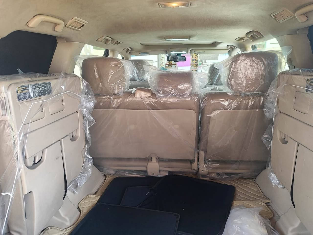 سلام عليكم عندي لاندكروز موديل 15 لون ابيض فول مواصفات رقم بغداد الجديد السيارة فطيم  صبغ يم التنته فقط رش اثر عارضه واكعه عليه وشخطت ونصبغت ولباقي كفاله عامه تخم تايرات جديدة حداديه جديده كير خير من الله داخل لونين 6سلندر لايت زنون تبريد ثلج تحكمات استيرين حساسات خلفيه اماميه السيارة جديدة من كل النواحي السيارة بيه هواي مواصفات ماذاكرهن رايده 350 بيه مجال إذا اكو مراوس لاندكروز أقل مكاني بابل المحاويل رقم الهاتف /***********
