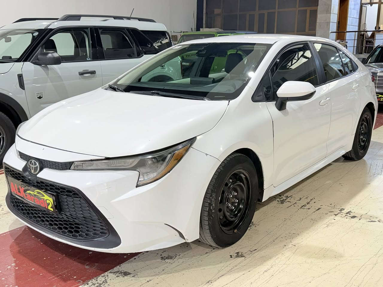 السلام عليكم
📌📌 تيوتا كورلا 
📌📌 موديل 2022
📌📌 لون سياره ابيض 
📌📌 لون داخل ابيض مطعم برصاصي 
📌📌 حادث سياره جاملغ وبنيد مصبوغ 
📌📌 سعر 147 ورقه وبيه مجال 
📌📌 مكان معارض النهضه شركة الكرادي لتجارة السيارات 
📌📌 رقم الهاتف ***********
