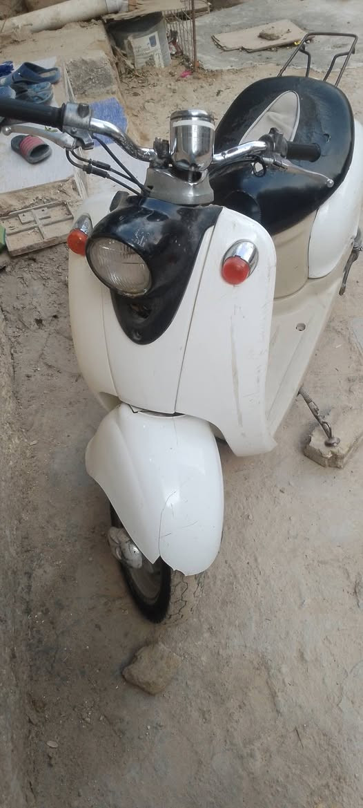 سلام عليكم خوان دراجة عبد الحليم شغالة باي وقت وين متروح بيهة بس نقص كلج خلفي بس مماثر عليهة ***********
خوان لحد يكلي بيش بالفيس اتصل او واتساب ودلل سعر معقول ابيع
