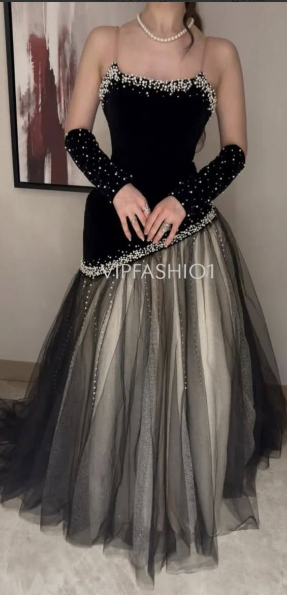 مرحبا بنات شحنت هذا الفستان ب١٣٠ دولار ومن وصلني قياسه كبير مملبوس والله فقط ع كد القياس بعده بالكيس وعلامته بي قياس ٤٢ ويلبس حتى لوزن ٧٠ سعره ١٠٠ فدوه بنات لتكسرون بسعر لان جديد 
متوفر توصيل لكل محافظات العراق


**إذا كنت صاحب هذا الإعلان وتريد حذفه لأي سبب، رجاءا أرسل رسالة إلى الدعم الفني**