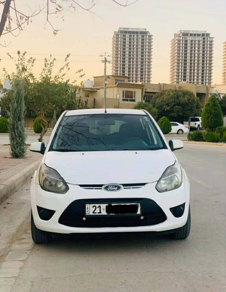 فۆرد فیگۆ
خوار بازاڕ
سفری شەریکەی نیڤا خلیجی
سەنەوی و ڕەقەم تازەیە
کارەبای کامل بەشەرت 
سەیارەکە ماڵی دۆستە
دوو پارچەو پەڵەیەک بۆیاخە بێ ناو گرتن بێ ئێرباگ
کامل تایەی تازەیە 
کامل سێرڤز کراو
بێ تەقەو ڕەقەو بێ مەسرەف 
مۆدێل 2011
نرخ 72 گەڵاو کەمێک معامەلە 
شوێن سلێمانی
ڕەقەم تەلە فوون/***********
***********
