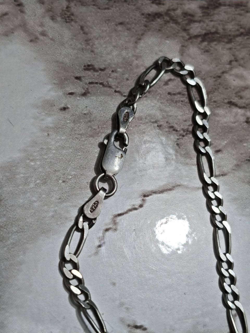 زنجيل فضه وزنه 7 غرام سعره 30 الف وسوار فضه بي احجار اصليه
سعره 40 الف مكاني بغداد صدريه كفاح رقمي ***********
