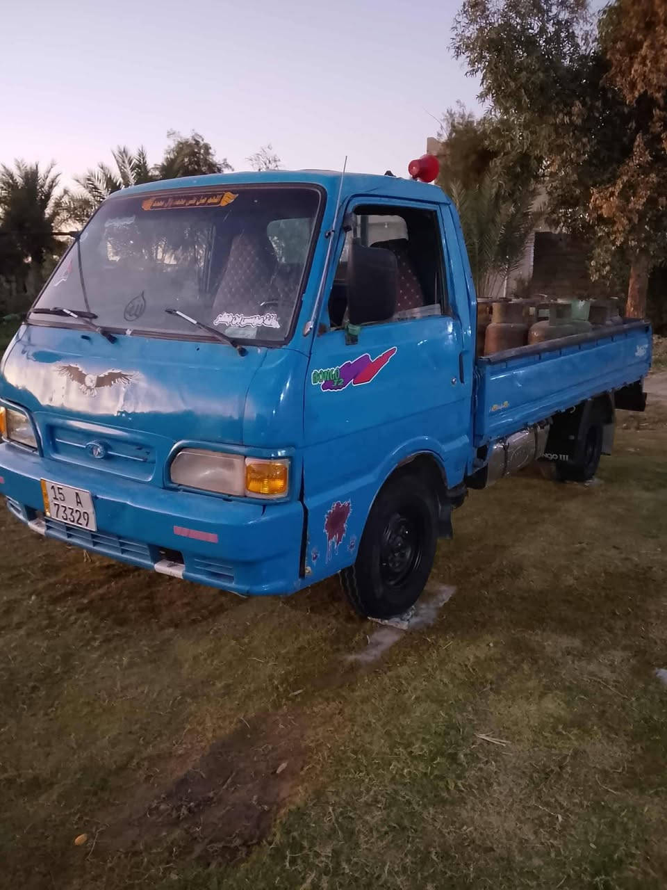 سلام عليكم كيا حمل موديل 96سنوية ل29تخم تاير محرك جديد فقط ثاني يفلت صدر تعبان ولكشر كدامك السعر 40وبيهه مجال ***********
