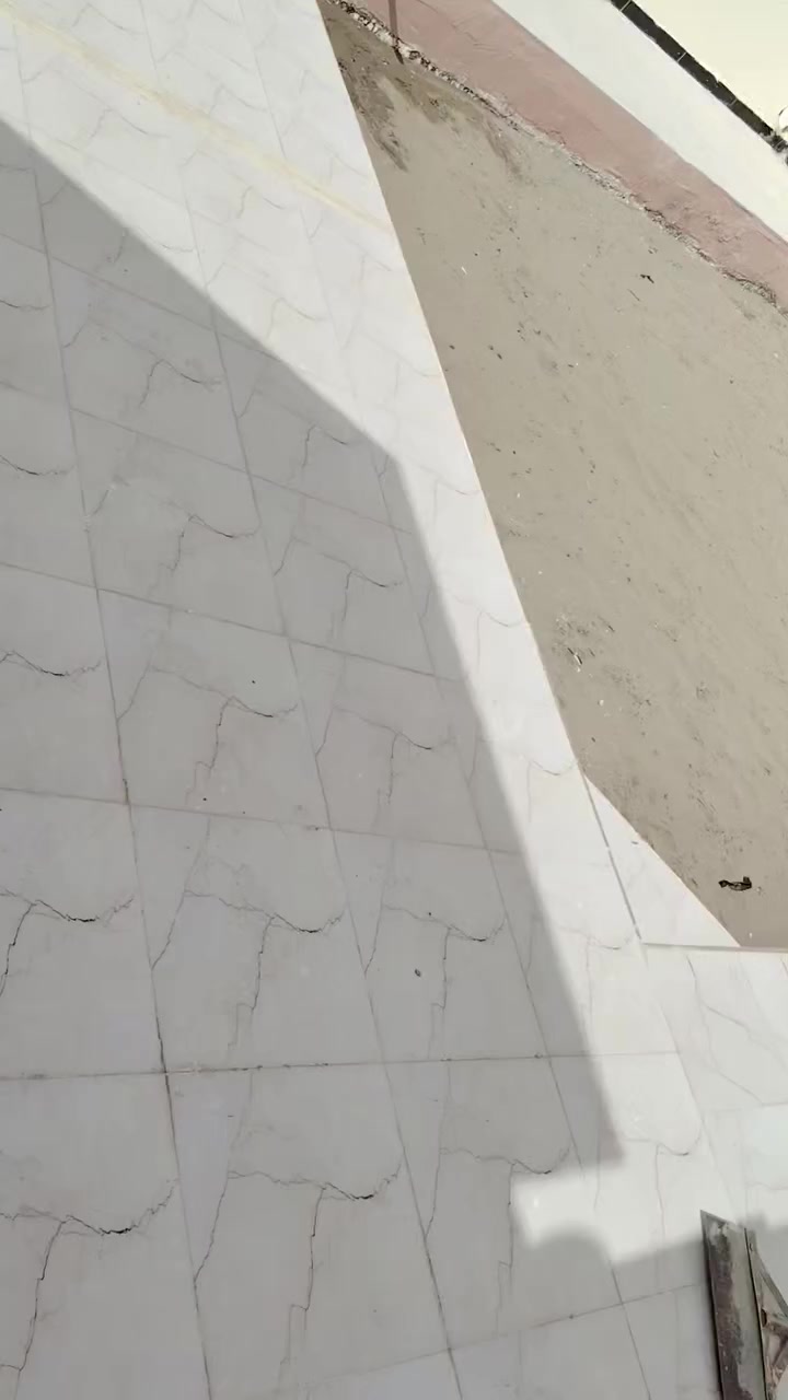 دار مساحه ٢٠٠ متر طابو زراعي سند ٢٥ بيت كامل وجاهز تسليم مفاتيح مباشر واني شارح بالفيديو تفاصيل كامله السعر ١٣٨ وبي مجال العنوان ورديه داخل  قرب مدرسه مالك الاشتر خلف مستشفئ الحياه لاستفسار ***********
