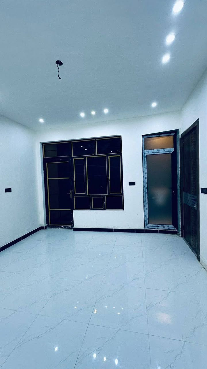 � بيت للبيع - مساحة 50 متر - ركن مميز

📍 الموقع: ابو دشير منطقة الالف

الوصف:
بيت ركن في موقع ممتاز، يتكون من طابقين:

🔸 الطابق الأرضي:

 • غرفة نوم
 • استقبال واسع
 • مطبخ
 • خدمات صحية

🔸 الطابق الثاني:

 • غرفتين نوم
 • استقبال
 • مطبخ
 • خدمات صحية
 

✨ مميزات إضافية:

 • موقع قريب من المدارس والخدمات
 • تصميم عملي ومناسب للعائلة
 • واجهة ركن مميزة

📞 للتواصل والمعاينة:
*********** أتصال
***********
