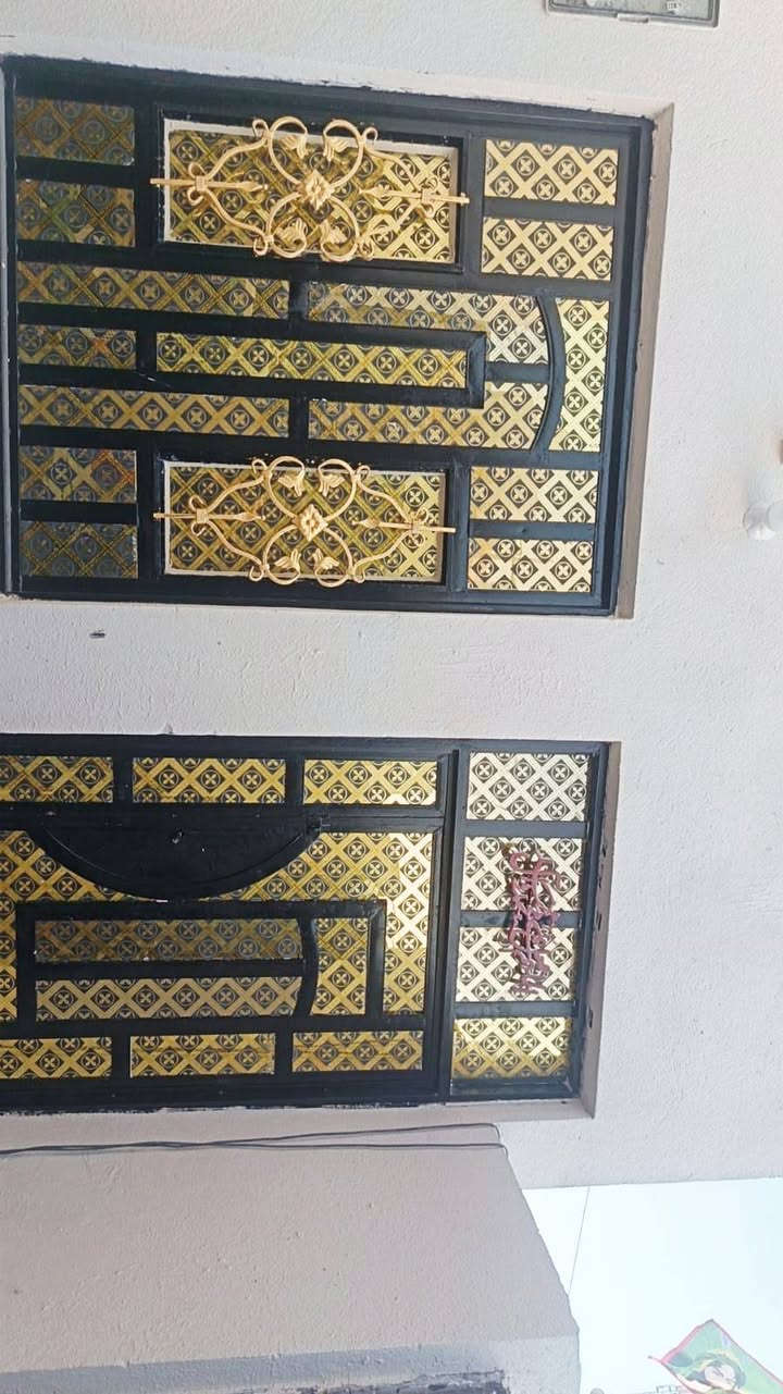 بيت زراعي سند ٢٥ بأاسمي مداور ثاني يوم مساحه ١٥٠ واجهه ١٠ نزال ١٥يحتوي على غرفتين نوم وصاله ومطبخ وبراني جديد وصحيات داخل وخارج بيتونه ستارة كامل  ترميم جديد ارضية بورسلاين درجه اولى هزاير سيراميك حتى غرف النوم كهرباء سقوف ثانوية درجه اولى العنوان شارع السنية السياحي خلف صيدلية الرامي يبعد عن الشارع الرئيسى السياحي ٢٥٠ متر شبكة ماء جديدة كهرباء شبكة  مجاري شارع عرض ٩ امتار للاستفسار اكثر الاتصال على الرقم ***********
