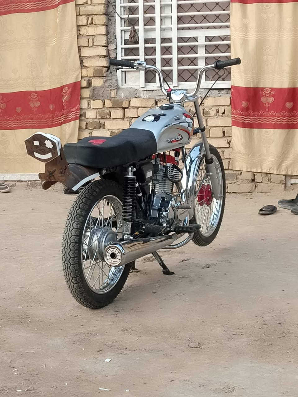 يابه السلام عليكم دراجة تعمير 25  26 ماصر اقل الشهر من تعمرت غراض كلهة نامة بس المكينة نامة تيبرو اوراق اصولي سعر 950 وبيهة مجال الموشراي لا يتعبني للستفسار اكثر اتصل ***********
