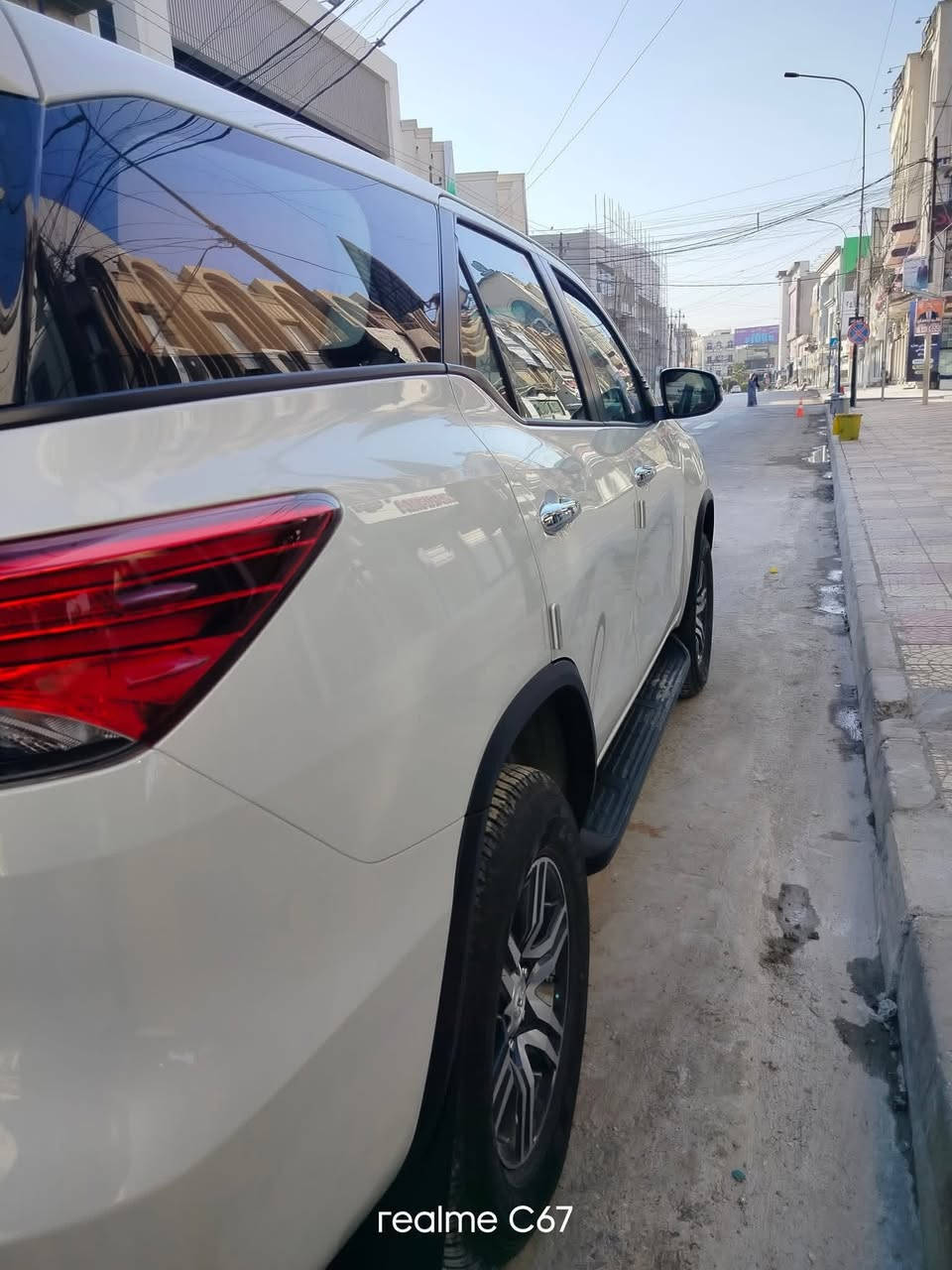 للبيع🔴تويوتا فورجنر ⚪️ صدفي موديل 2024 بعدة جديدة سياره بل جيس  رقم  دهوك الجديد
EXR 

-محرك 4 سلندر VVTI.2700-فورويل +قفل دفلوك -كير اوتو-وضعيات قيادة Eco+PWR- نضام مانع انزلاق -مري كهرباء شفط +اشارة -شاشة كبيرة Car play-كامرة بلاد +GPS-منفذ شحن  -عوارض اعلى سقف المركبة -بك لايت LED-قطع تبريد عدد 3+  -عدد

المقاعد 7 -ويل كب حجم 17 

السيارة ماشيه40ألف وقابل للزيادة

📌  

العنوان ديالى 

للاستفسار (***********)
