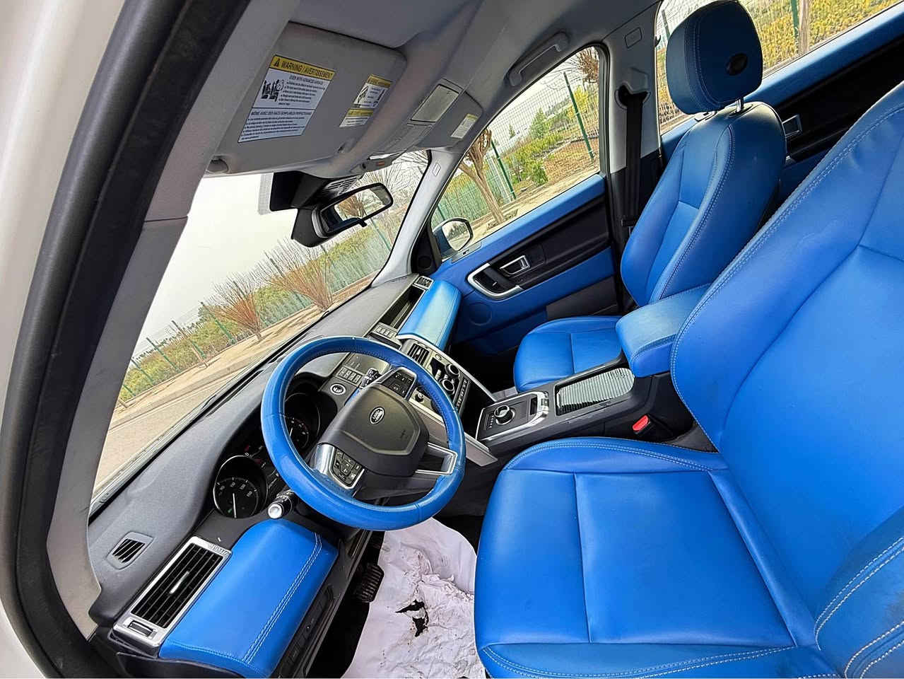 {Land Rover discovery 2019}
🇬🇧~~~~~~~~~~~~~~~155$~~~~~~~~~~~~~🇬🇧
(وارد امريكى حادث بس نص بوند و شوية تعديل عل جاملغ سكن بدون دواخل بدون ارباگ)
موديل : ٢٠١٩
مكينة : 2.0 ليتر 4سلندر بنزين توربو
ماشية : ٧٣ الف حقيقى
لون : ابيض
رقم شاصى : SALCP2FX6KH815485
سعر : 155$ ورقه و مجال 
مواصفات: نص فول بدون بانوراما 
                  —————————————-
گير و مكينة و كهربائي كل شرط 
رقم و سنوى جديد تحويل مباشر 
سيارة الحمدلله جاهزه بدون نقص 
                 ——————————————
مكان سيارة / اربيل شارع ٦٠ 
رقم موبيل /***********
                                        📲***********
سعر سيارة / ١٥٥٠٠$ دولار امريكى و مجال 
🇬🇧~~~~~~~~~~~~~~~~~~~~~~~~~~~~~~~~🇬🇧 أربيل, العراق
