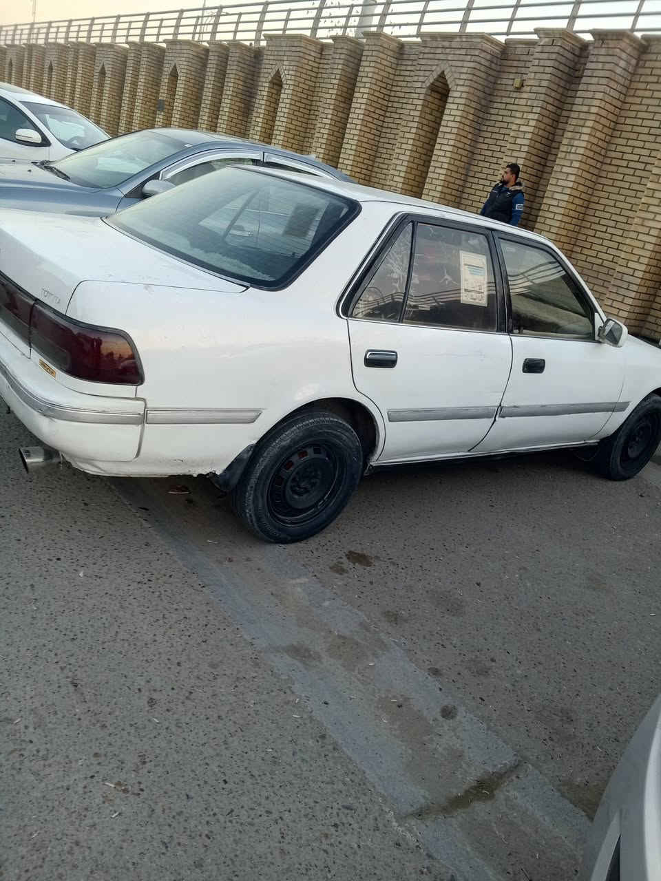 سلام عليكم سياره للبيع كروانه موديل 1990 محرك وكير جديد رقمه الانبار سعره 27بيه مجال  مكان سياره فلوجة ***********
