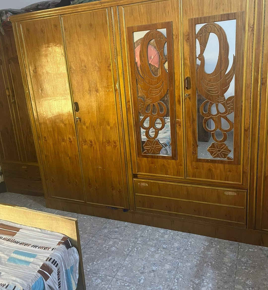 غرفه للبيع نظيفه للبيع ب500 وبيه مجال مكاني نادر ***********
