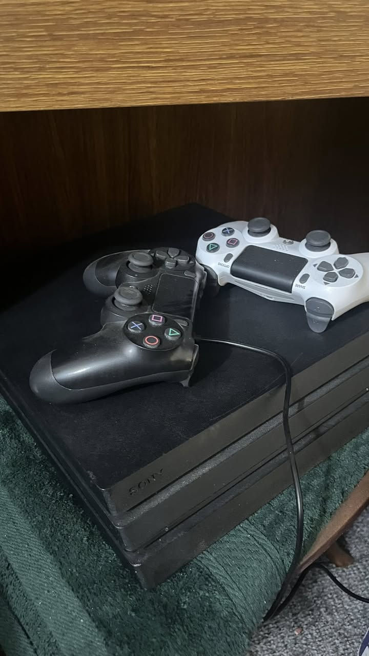 بلي 4 برو 1 تيرا مهكر جديد جوستكين واحد بلادي والثاني تجاري النظافه 90 بالميه سعره 300 وبيه 25 وقابل للزياده هم خاص أو واتساب ***********
