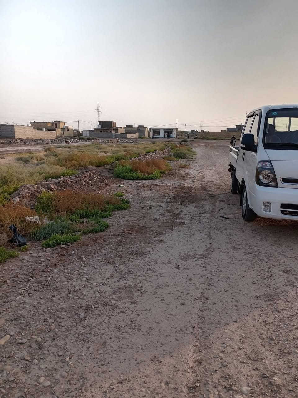 عندي قطعه للبيع  مساحه ٤٠٠ شارع حي الحكيم شارع حسينيه الاحرار وتبعد عني الشارع 400 متر
مرقمه بلديه الاتصال على هذا الرقم  واتساب ***********
