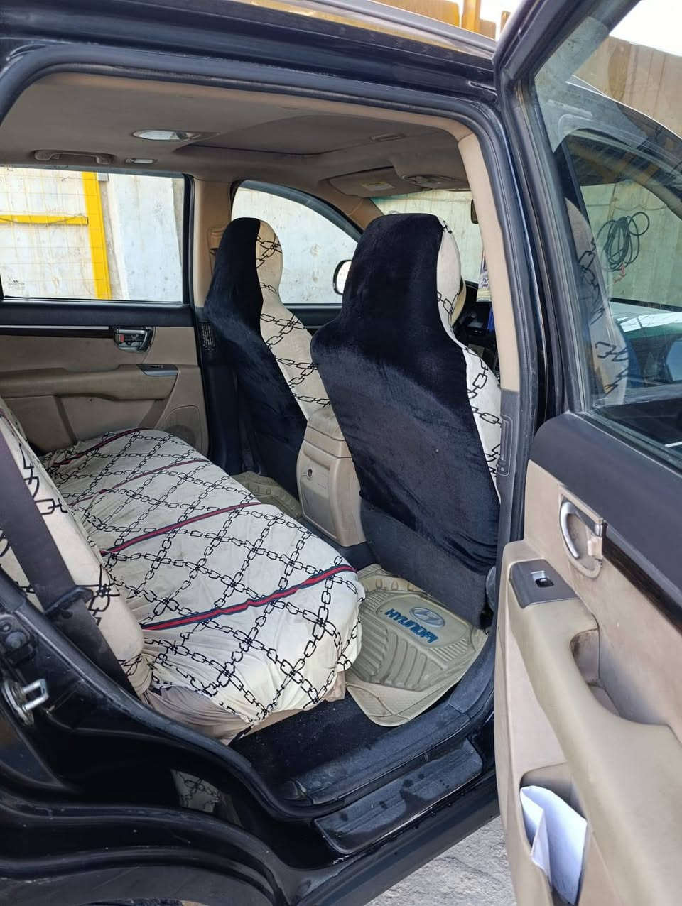 🚗 للبيع | هيونداي سنتافي 2012 🚗
✨ فول مواصفات ✨

🔹 اللون: أسود
🔹 محرك 2400 نشط وقوي
🔹 7 ركاب
🔹 أوتوماتيك
🔹 تبريد 3 قطع ممتاز
🔹 فتحة سقف
🔹 تشغيل بصمة
🔹 داخلية مرتبة وخارجية جميلة
🔹 سيارة عائلية مريحة وجاهزة للاستخدام

💰 السعر المطلوب: 13,500 دولار
📍 الموقع: النجف الأشرف

📞 للتواصل:
***********

✅ سيارة نظيفة ومناسبة للاستخدام اليومي والسفر
✅ المعاينة خير برهان للجادين فقط
