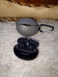 بيع سماعات هواوي مستعملة شهر فقط.. للأستفسار خاص07857152017