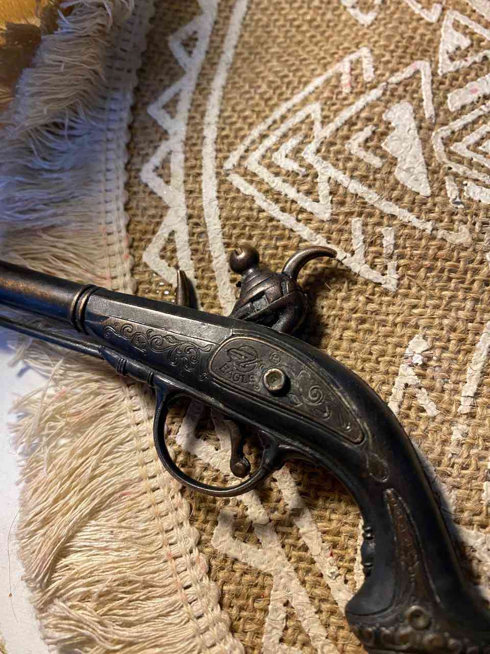 قطع

Vintage Black Powder Pistol Replica
نسخة ديكورية لمسدس بارود قديم 
بسعر 120 الف


**إذا كنت صاحب هذا الإعلان وتريد حذفه لأي سبب، رجاءا أرسل رسالة إلى الدعم الفني**