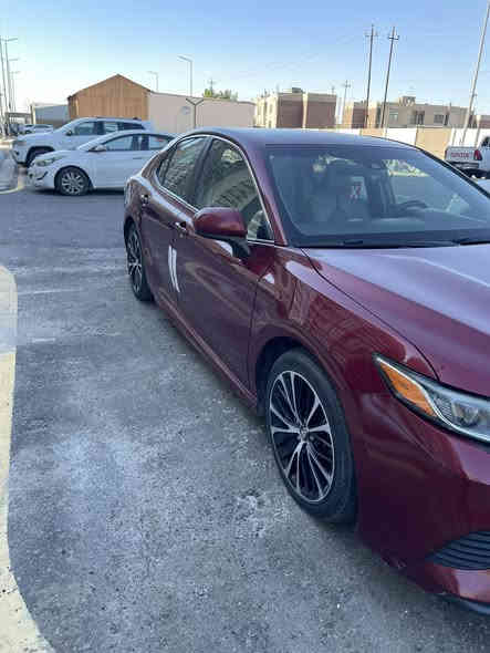 للبيع: تويوتا كامري SE (رياضي) موديل 2018
• المواصفات: وارد أمريكي | فئة SE سبورت.
• المحرك والمسافة: ماشية 80,000 ميل.
• حالة الإيرباك: بدون إيرباك (الإيرباك سليم).
• الضرر والصبغ:
• جامغ خلفي (مصبوغ)حاليا جارد 
• الباب (توحيد لون فقط).
• اللوحات: رقم المثنى | مشروع وطني (تحويل مضمون).
💰 السعر: 18,500$ (185 ورقة).
📍 المكان: بغداد - الكرخ.
للتواصل : ***********
