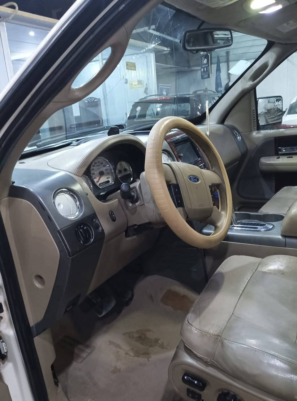 للبيع فورد F١٥٠ فول مواصفات موديل 2008المكينه 8اسلندر  قطعتين صبغ سيارة جاهزة مابيه  اي نقص تخم تاير سعر البيع 125 ورقة  رقم اسلمانية بسمي رقم الموبايل ***********غير متواجد عل فيس
