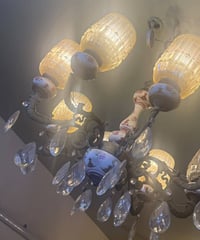 للبيع ٢ ثريات نحاس و٤ جداريات نضيفات جداا للتواصل ارسال رساله ع المسنج...