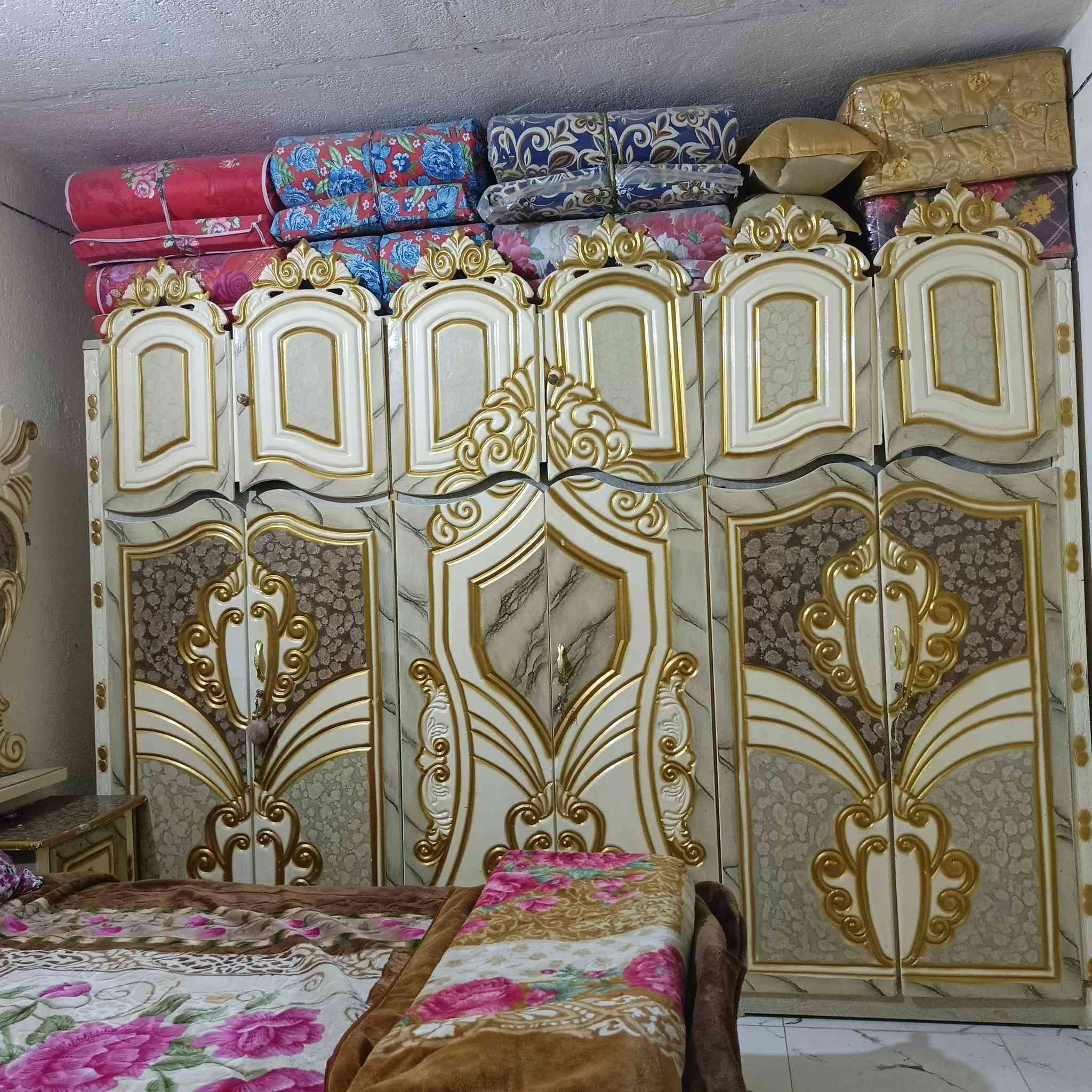 السلام عليكم  غرفة أخشاب عراقيه للبيع السعر 600وبيها مجال الأتصال ع الرقم العنوان الناصرية  ***********
