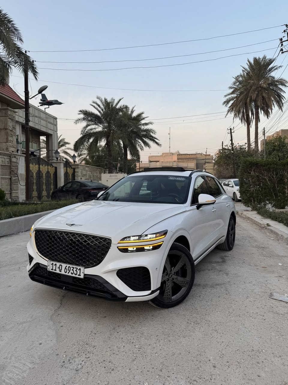 السلام عليكم

تم تنزيل السعر للبيع السياره تسوه اكثر بس السوك تعبان 
32،500$قفل  

GV70 2023 sport 2.5T
السياره محدثه اخر اصدار كار بلي لاسلكي
معروفه مواصفاتها 
بيها بصمتين وكارت ومفتاح اضافي

شاشه دجتل كامله 
فجوج برمبو 
تدفئه تبريد كشنات ،تدليك خزن
قطعتين تبريد تحكم منفصل 
اصطفاف تلقائي تقديم وترجيع بل بصمه 
وبقيه المواصفات معروفه للفول 

حادث السياره شويه من البنيد مصبوغ والجاملغ شويه بارد بدون دواخل 
ماشيه 24الف ميل  
مكان السياره بغداد 

***********
