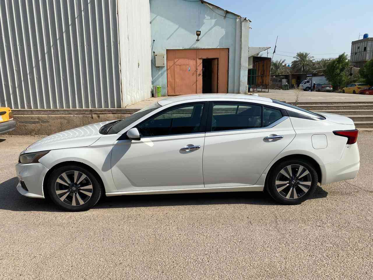 نيسان التيما S موديل 2020 للبيع 59,000 ميل 

السيارة بيها أدامة كاملة وجديدة قبل اسبوع وتشمل:
 • تخم نوزلات
 • تخم بلكات
 • فيت بم
 • دهن كير
 • دهن مكينة
 • تنظيف غرف الاحتراق
 • جويتر + برمجة كاملة

ملاحظات نواقص بكل أمانة:
 • بك لايت خلفي جهة الجاملغ
 • شوية أشياء استهلاكية بسيطة بالحداديه
 • ترتيبات خارجية خفيفة جدًا

السيارة باسمي
رقم بابل
السعر مناسب جدًا: 13,200 وبيها مجال 

للاستفسار ***********
