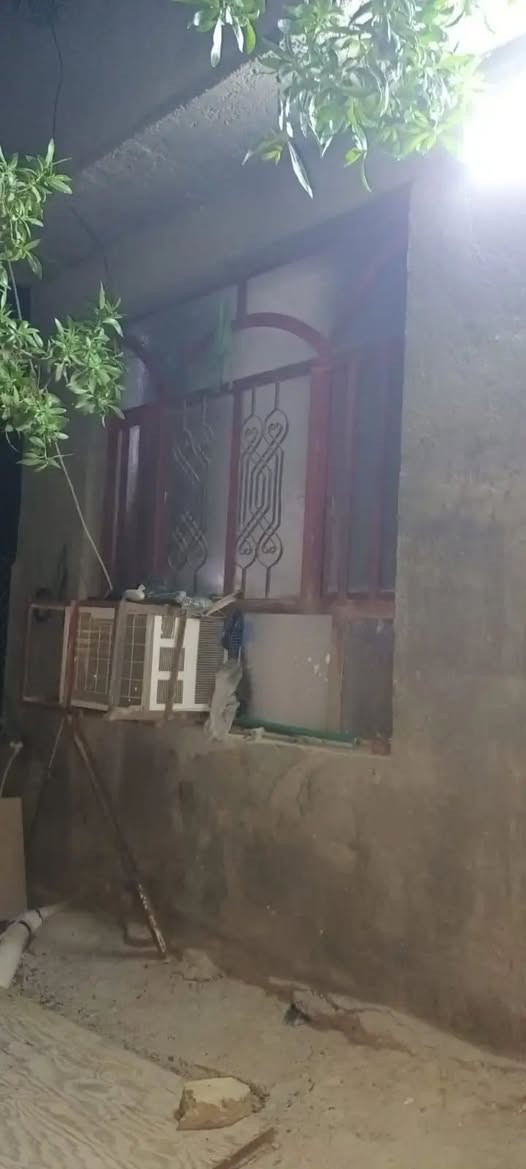 بيت للبيع المساحه 70 وقف قادري بغدادي شكوك رقم  تليفون ***********                        قريب على بوابة الكاظميه
