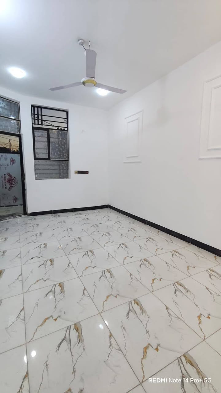 بيت للبيع🏚️مساحه/100/متر الاساس صب والسكف صب كافه الخدمات ماء💧وكهرباء💡ومدارس🏫شارع تبليط🛣️العنوان✍🏻النجف الاشرف مقابل قريه الغدير شارع المطحنه الاستفسار الرقم📱***********/📞***********
